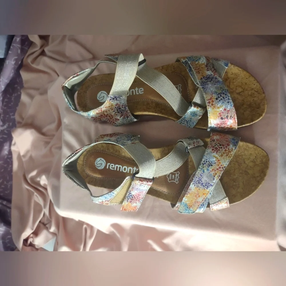 Women's Sandals - Picture 1 of 3